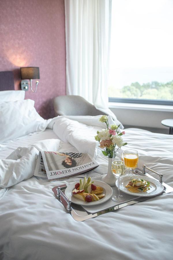 Premier Hotel 敖德萨 外观 照片 Room service