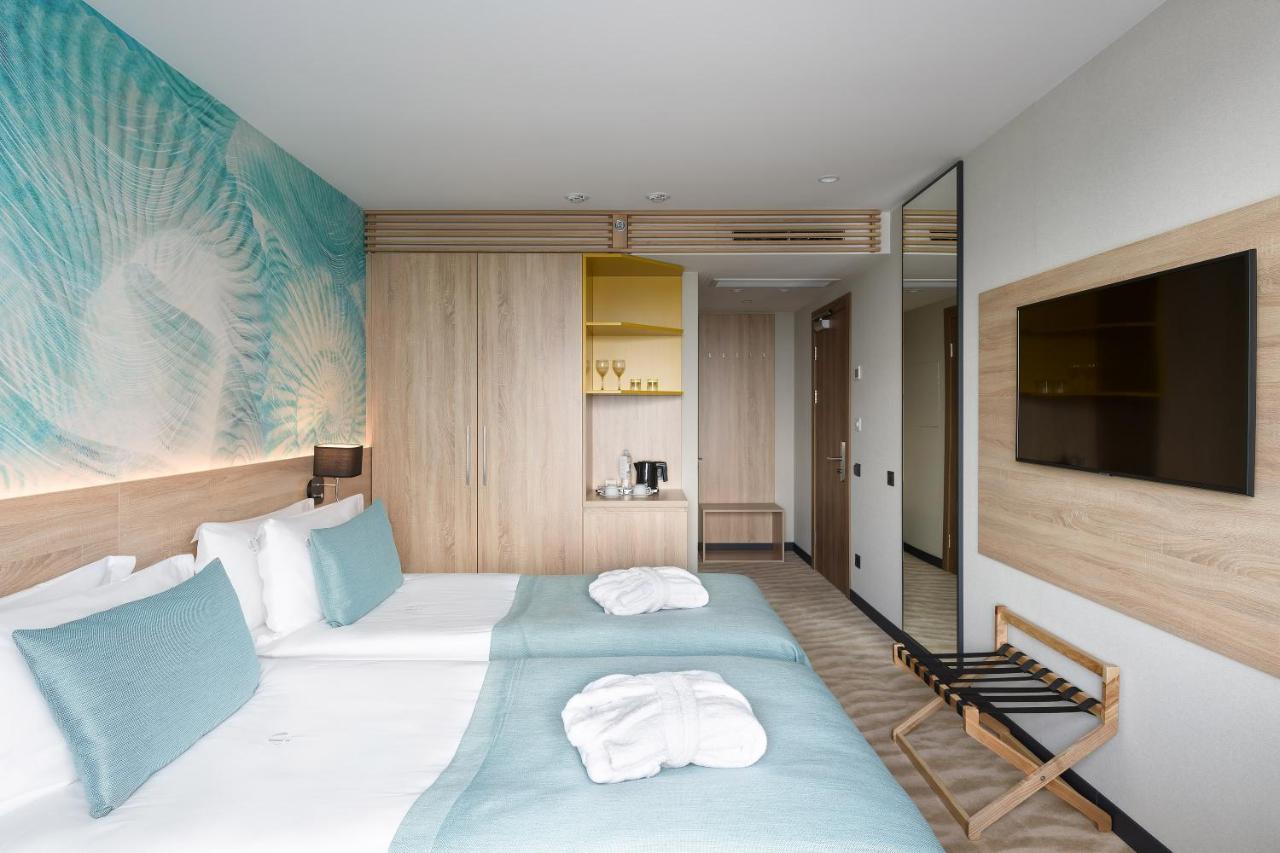 Premier Hotel 敖德萨 外观 照片 A room at the hotel