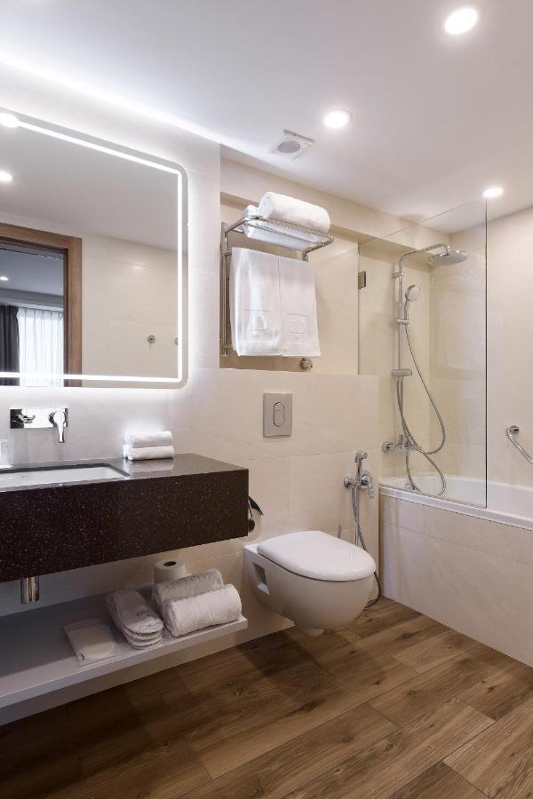 Premier Hotel 敖德萨 外观 照片 Bathroom