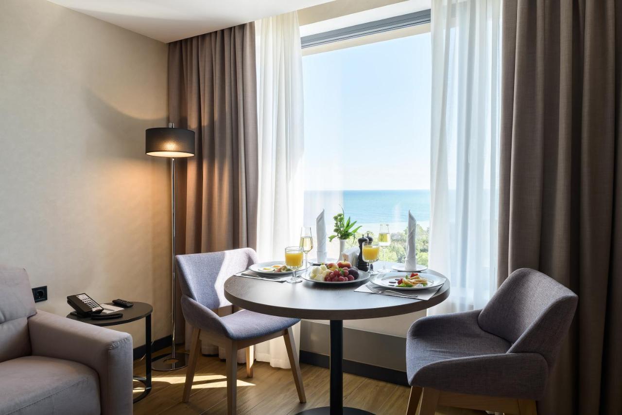 Premier Hotel 敖德萨 外观 照片 A room at the hotel