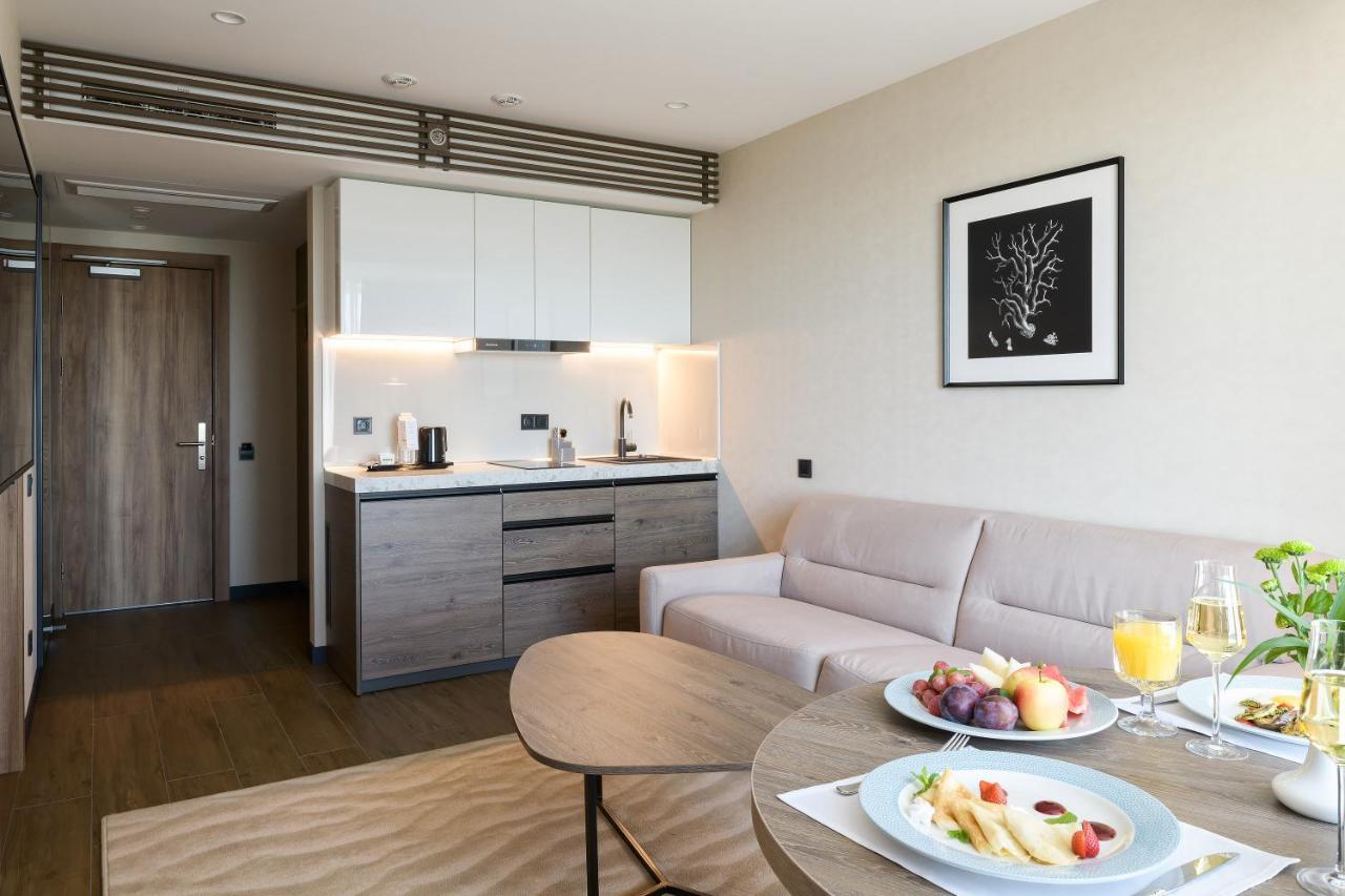 Premier Hotel 敖德萨 外观 照片 A typical apartment at the complex