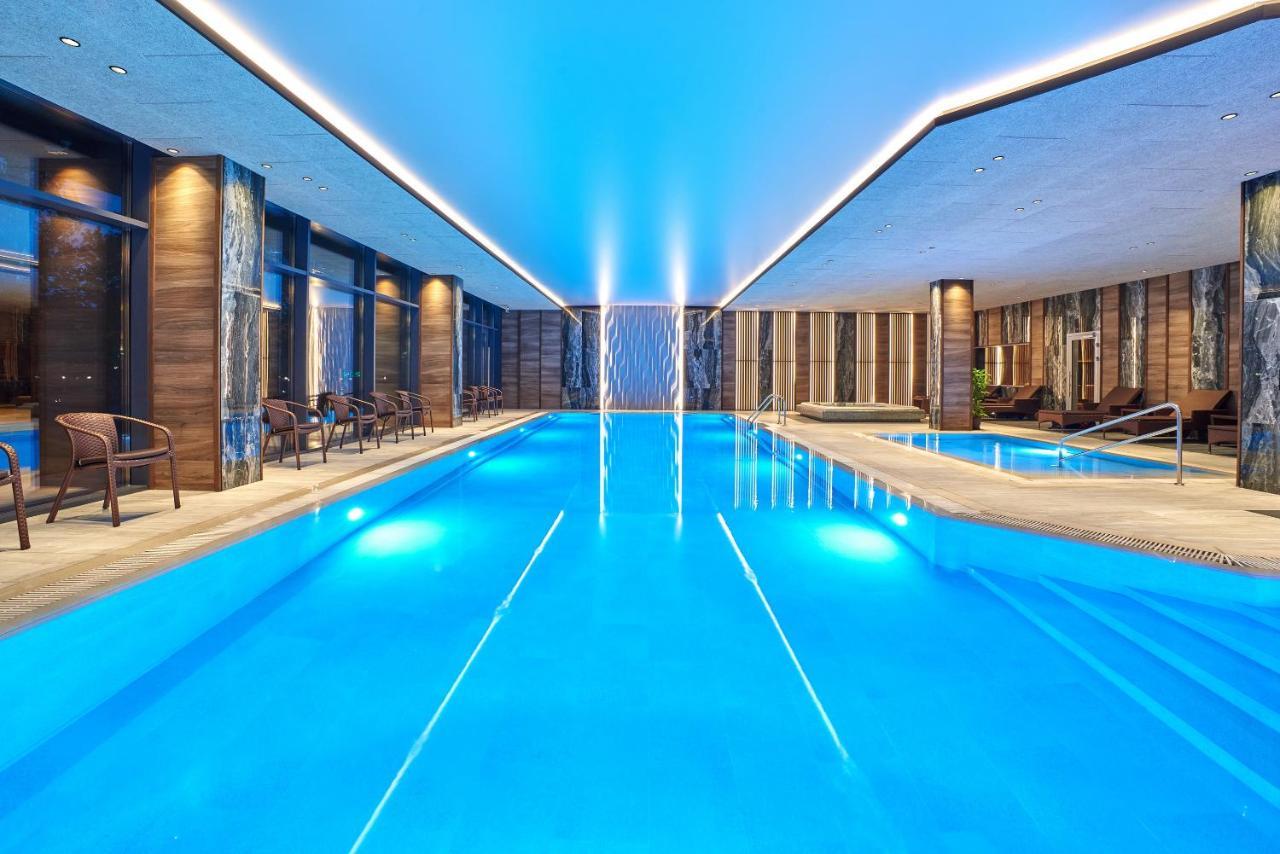 Premier Hotel 敖德萨 外观 照片 The swimming pool at the hotel