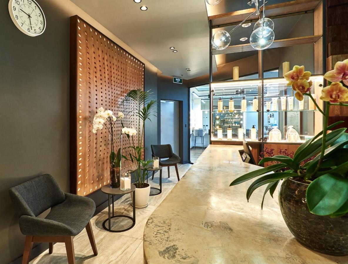 Premier Hotel 敖德萨 外观 照片 The interior of the clinic