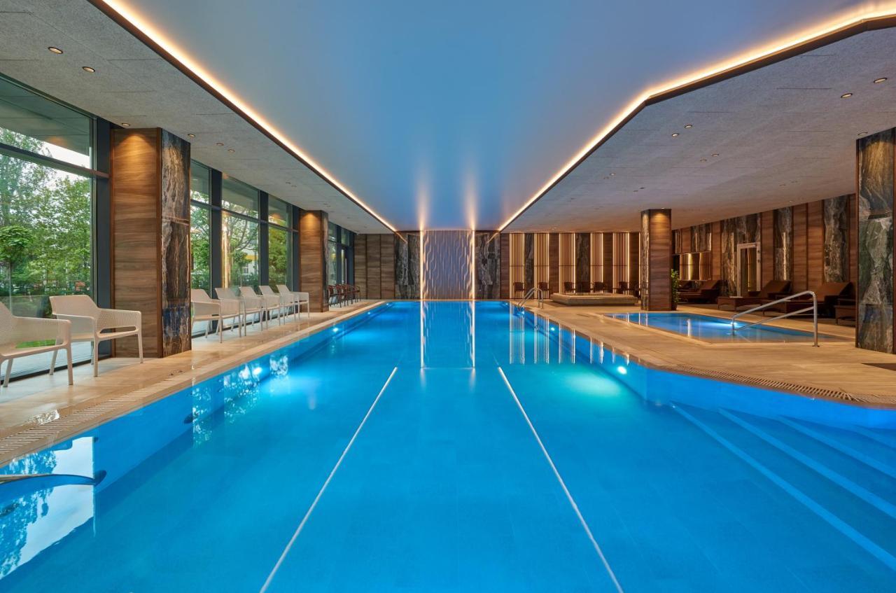 Premier Hotel 敖德萨 外观 照片 The swimming pool at The Dorchester