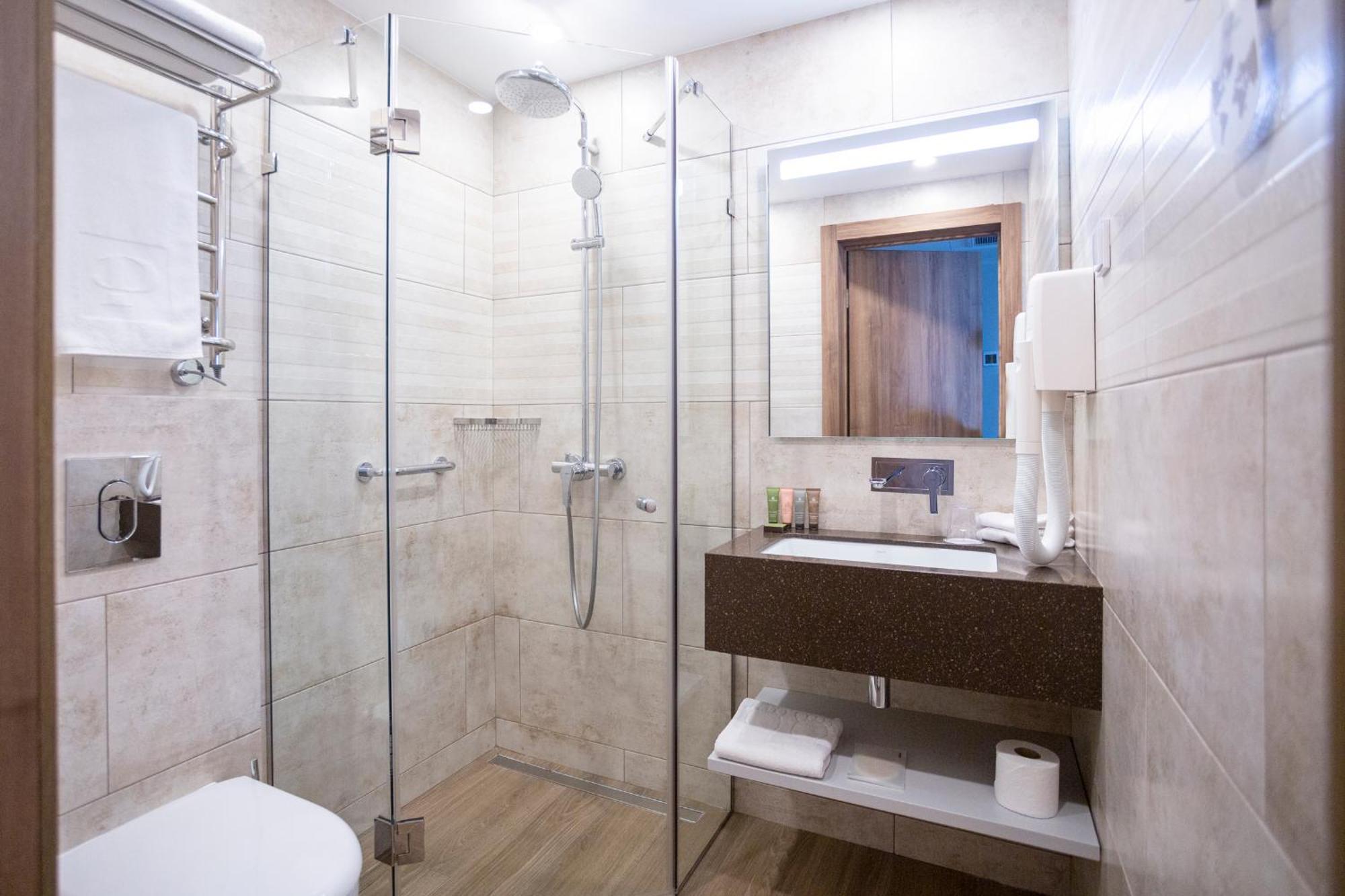 Premier Hotel 敖德萨 客房 照片 A shower enclosure